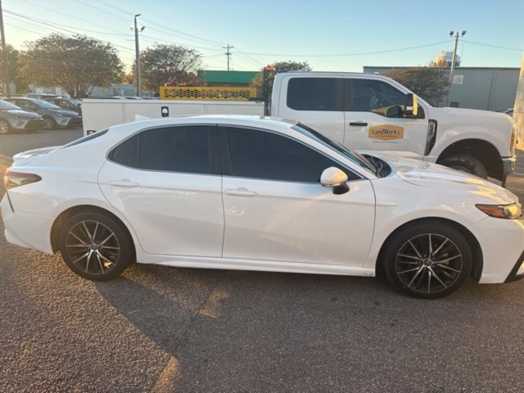 Used 2022 Toyota Camry SE Sedan