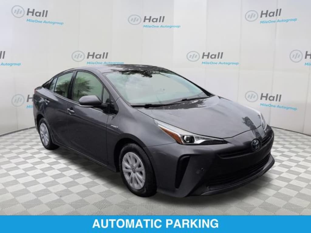 Used 2022 Toyota Prius LE Hatchback