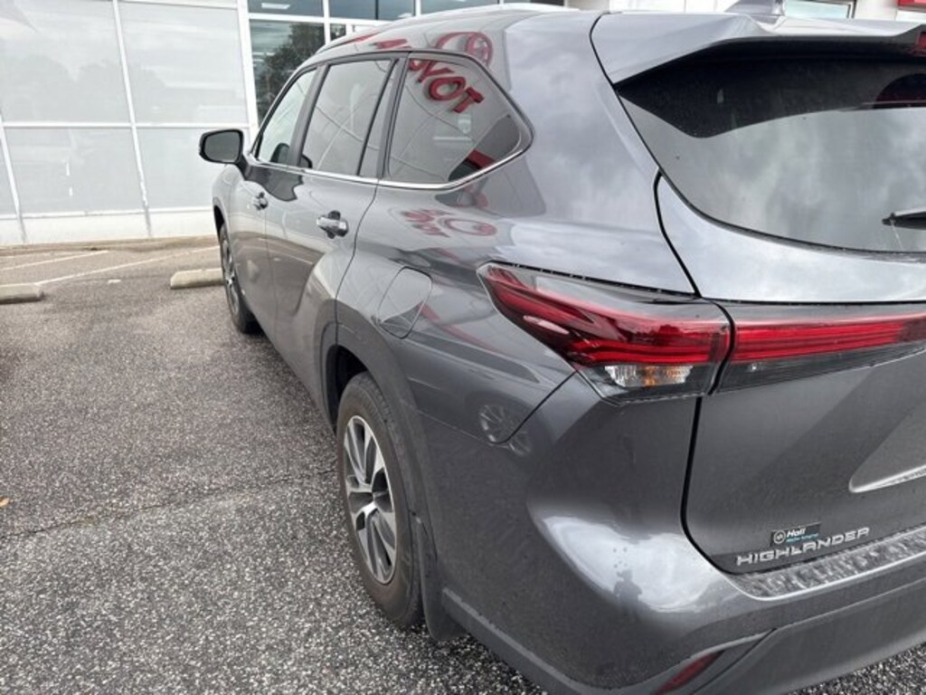 Used 2025 Toyota Highlander Hybrid XLE SUV
