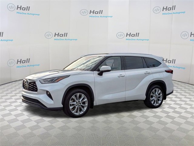 2022 Toyota Highlander Limited's photo
