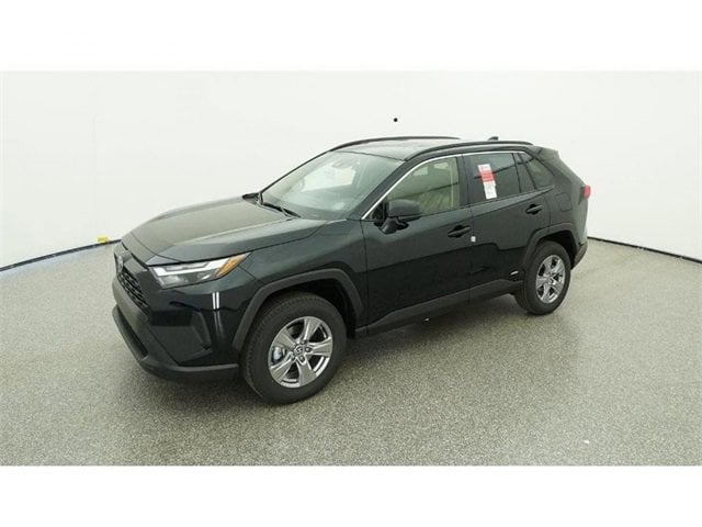 2025 Toyota RAV4 LE's photo