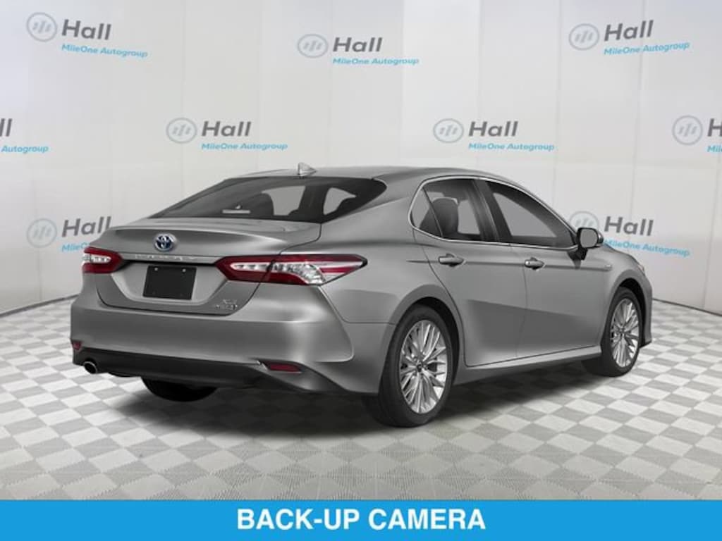 Used 2020 Toyota Camry Hybrid SE Sedan
