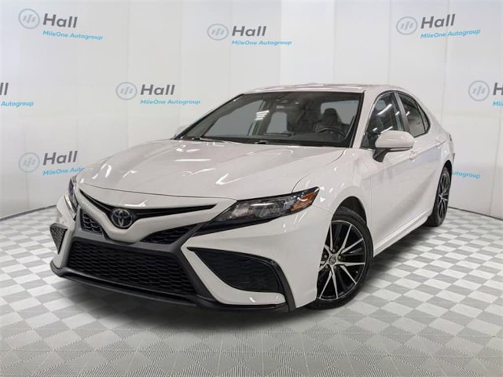 Used 2022 Toyota Camry SE Sedan