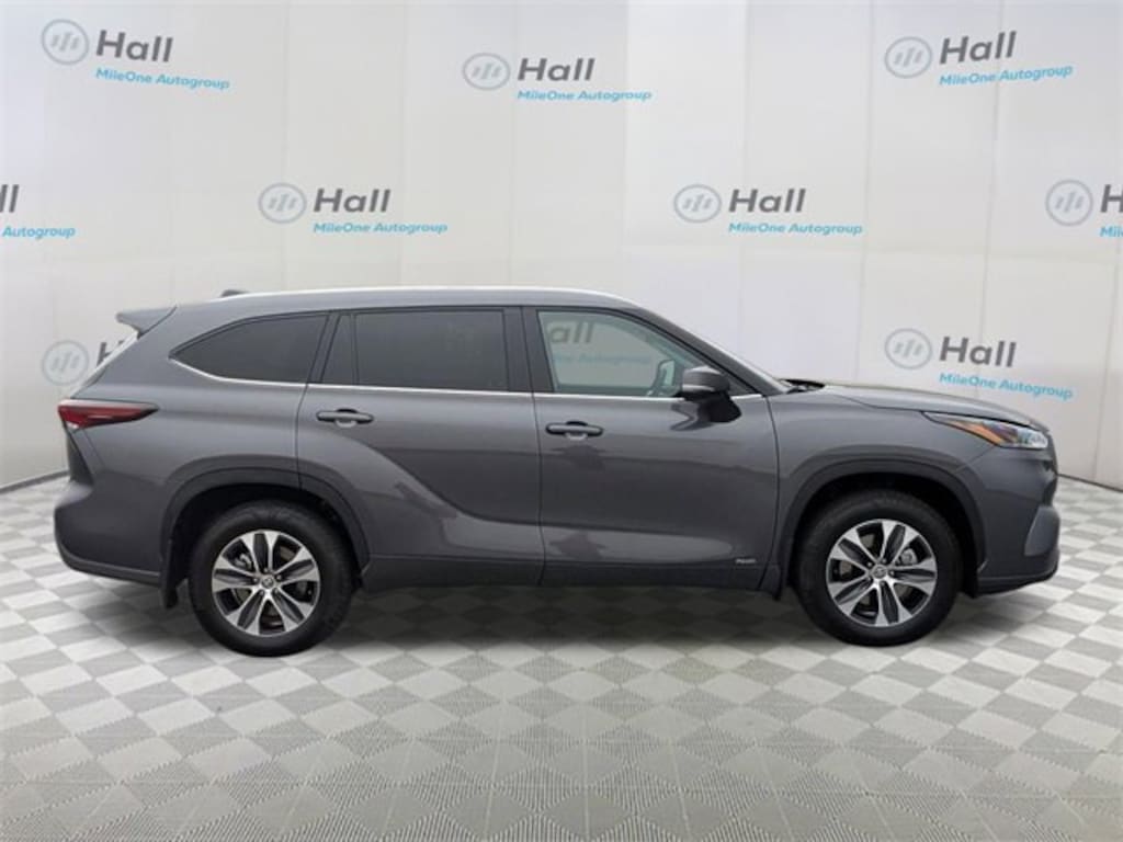 Used 2025 Toyota Highlander Hybrid XLE SUV