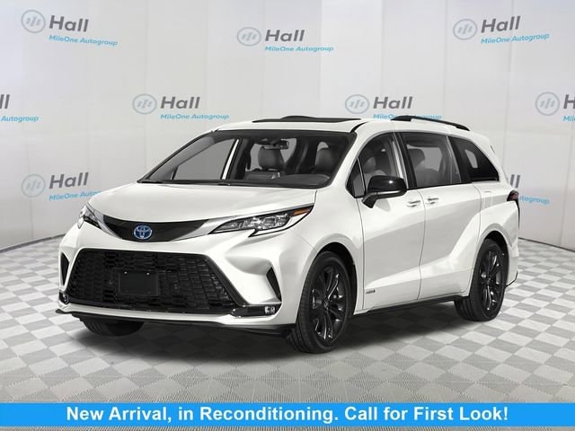 2024 Toyota Sienna XSE 7-Passenger Hybrid FWD's photo