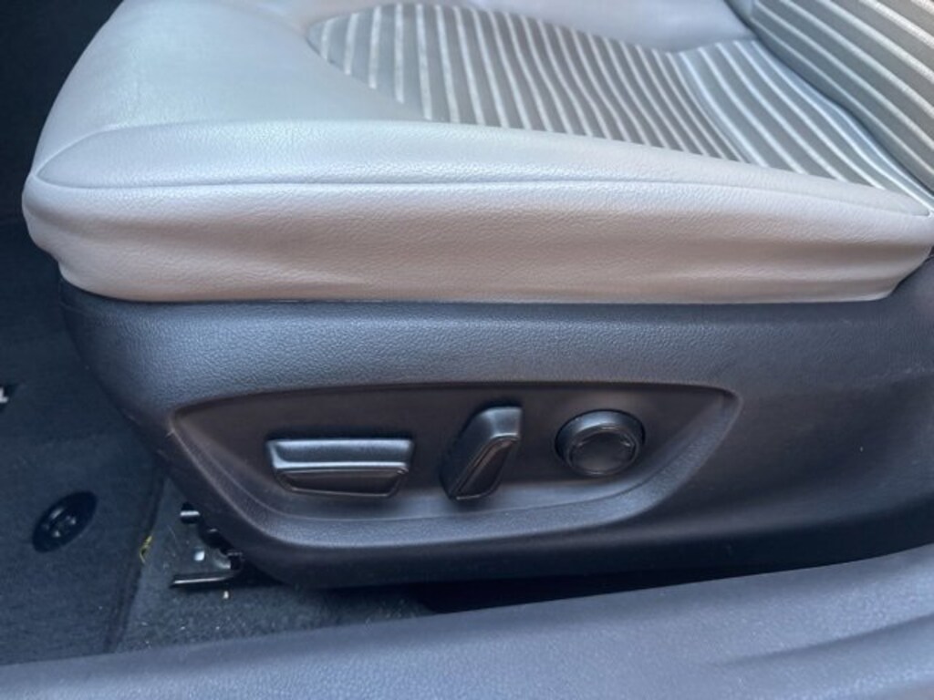 Used 2022 Toyota Camry SE Sedan