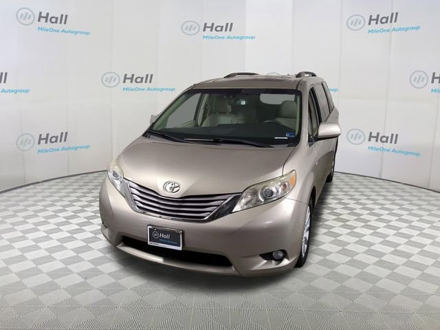 2017 Toyota Sienna XLE V6 AWD 7-Passenger's photo