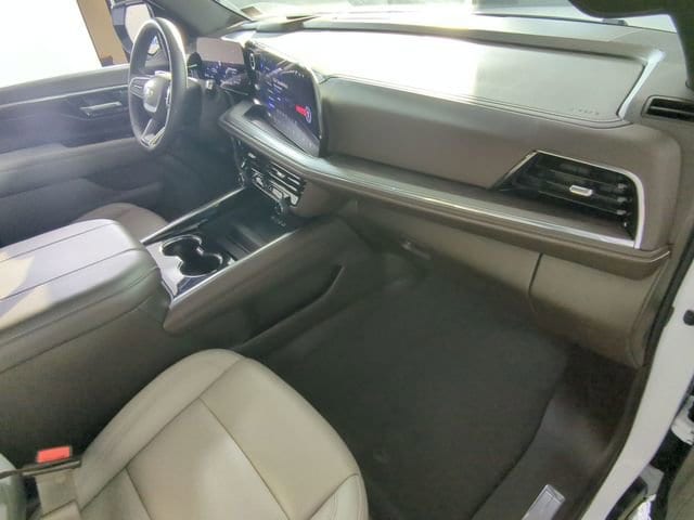 2025 Chevrolet Suburban LT - Photo 25