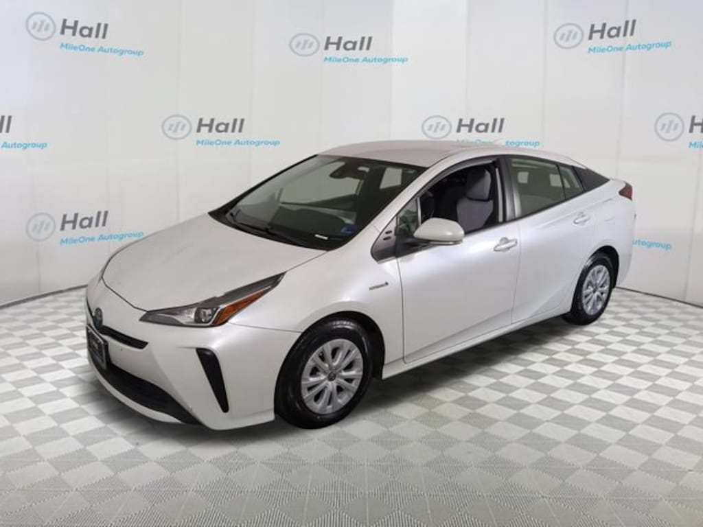 Used 2021 Toyota Prius L Hatchback