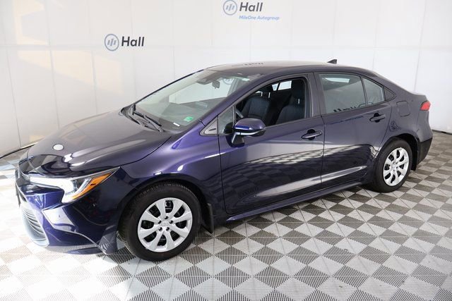 2025 Toyota Corolla LE's photo