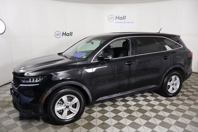 2022 Kia Sorento LX's photo