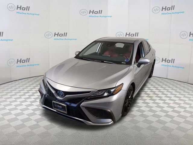 2021 Toyota Camry XSE Hybrid's photo