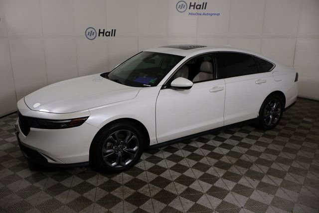 2023 Honda Accord EX's photo