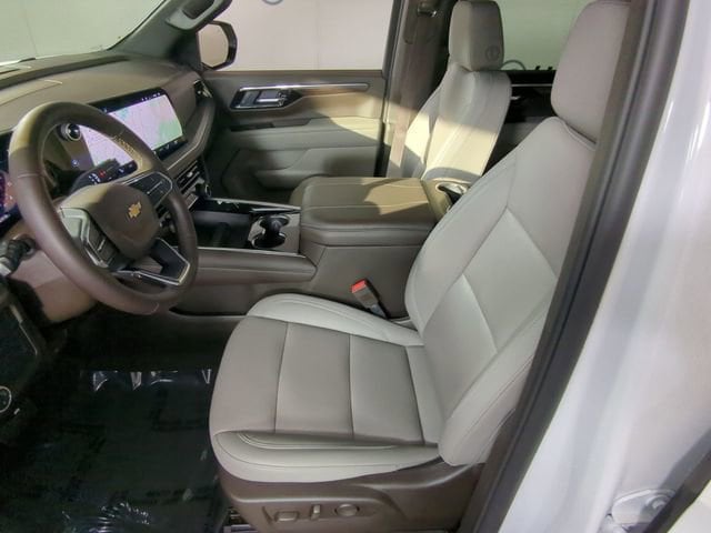 2025 Chevrolet Suburban LT - Photo 14