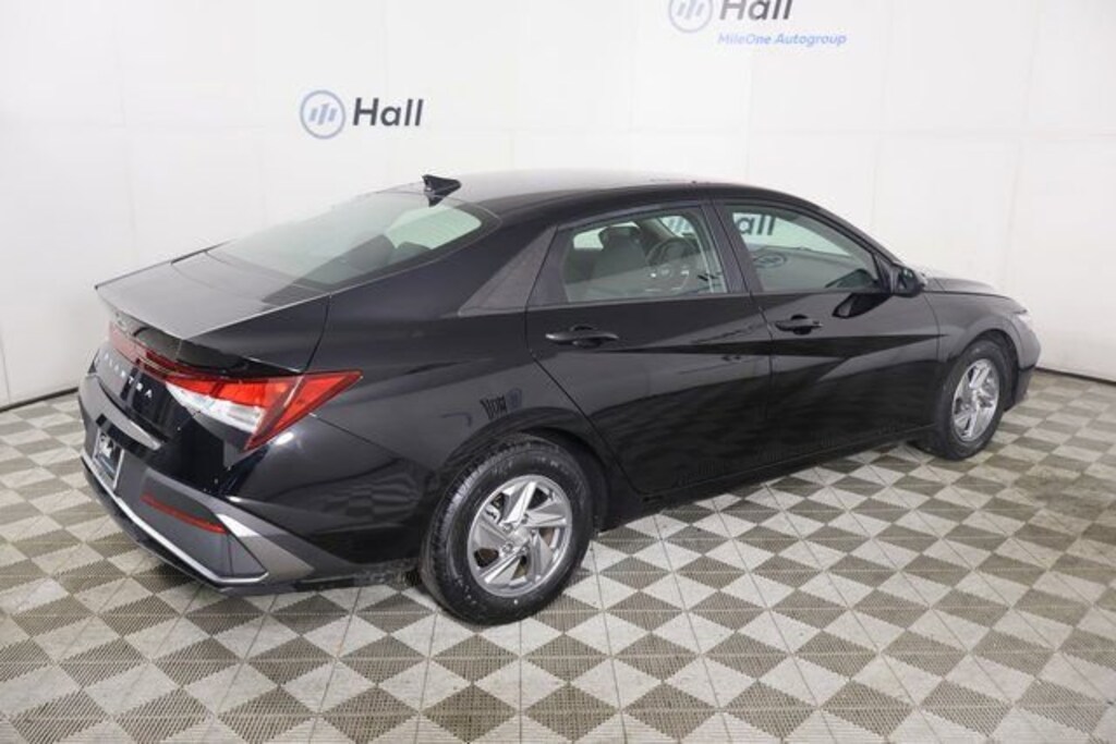 Used 2024 Hyundai Elantra SE Sedan
