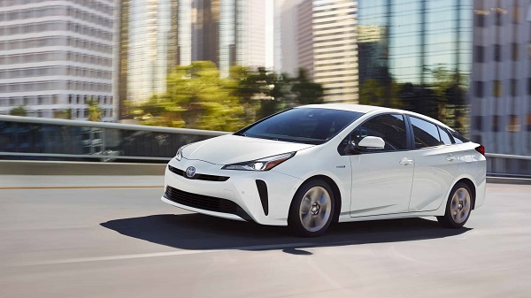 2021-Toyota-Prius-Driving.jpg