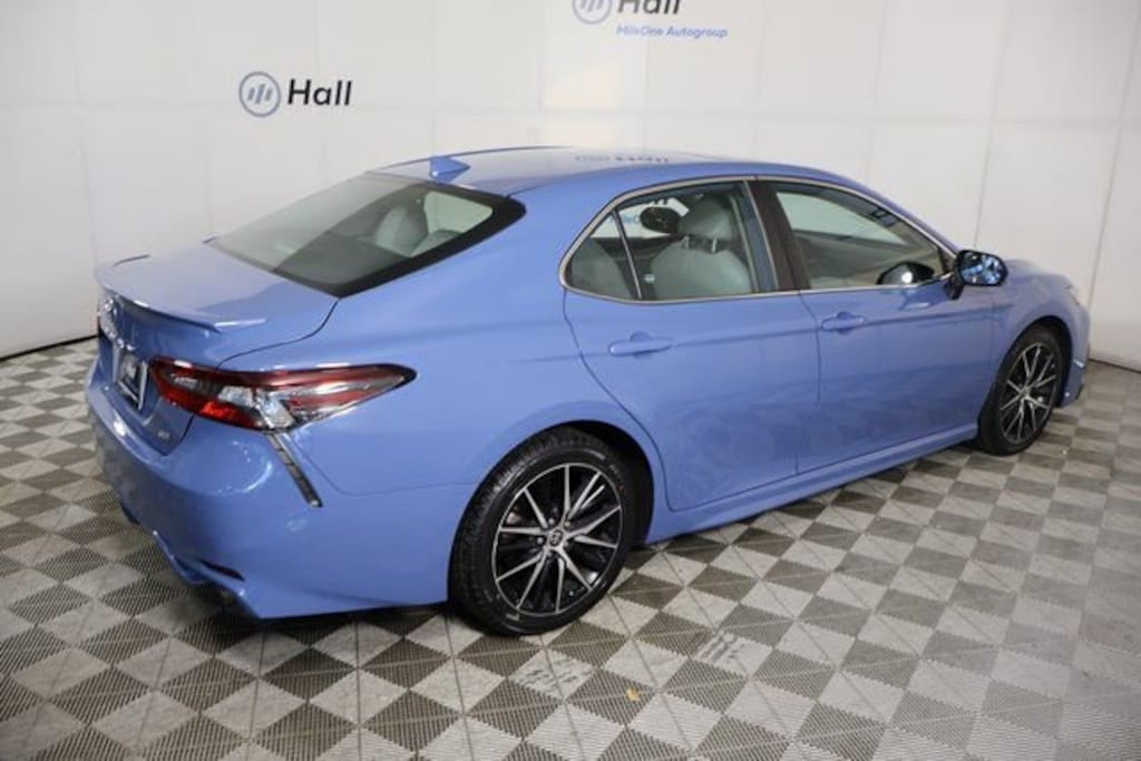 Used 2023 Toyota Camry SE Sedan