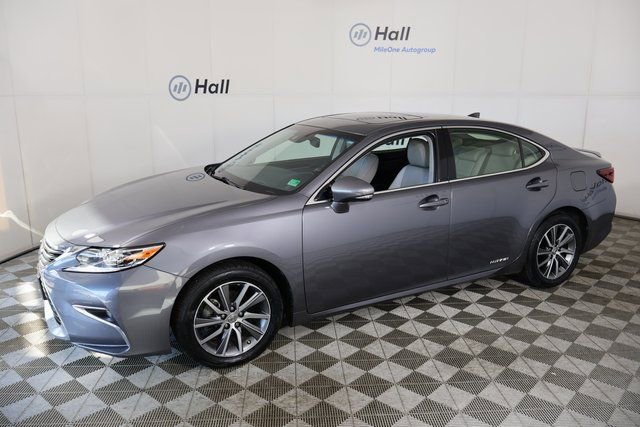 2016 Lexus ES 300h's photo