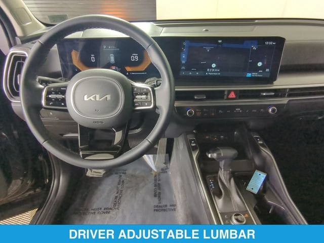 2025 Kia Sorento S - Photo 16