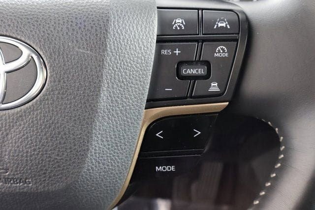 2024 Toyota Crown Limited - Photo 18