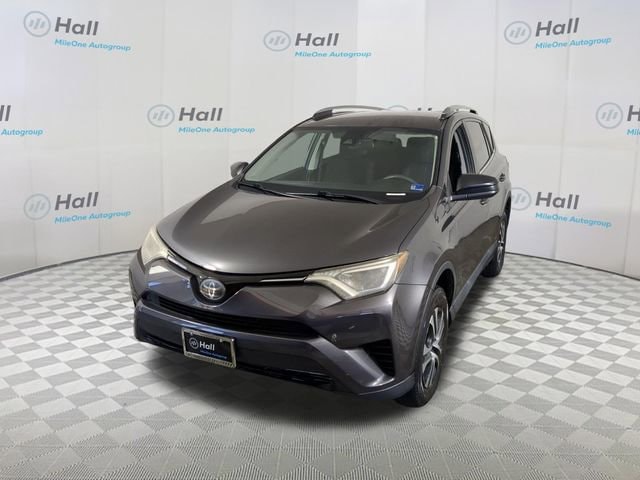 2018 Toyota RAV4 LE's photo