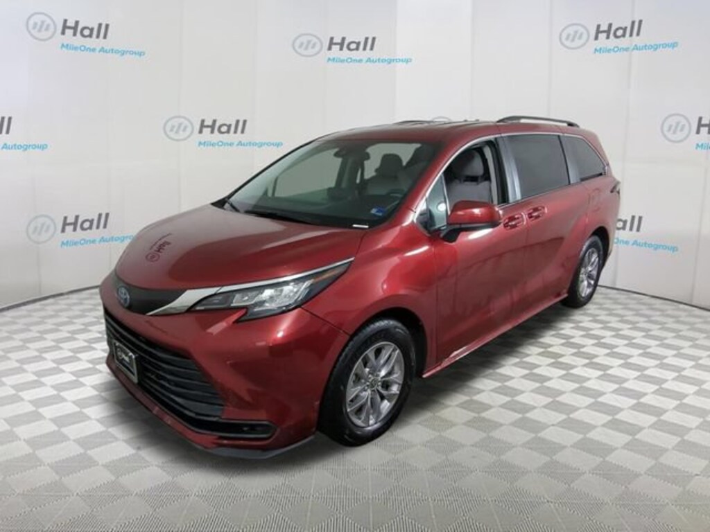 Used 2022 Toyota Sienna LE Van Passenger Van