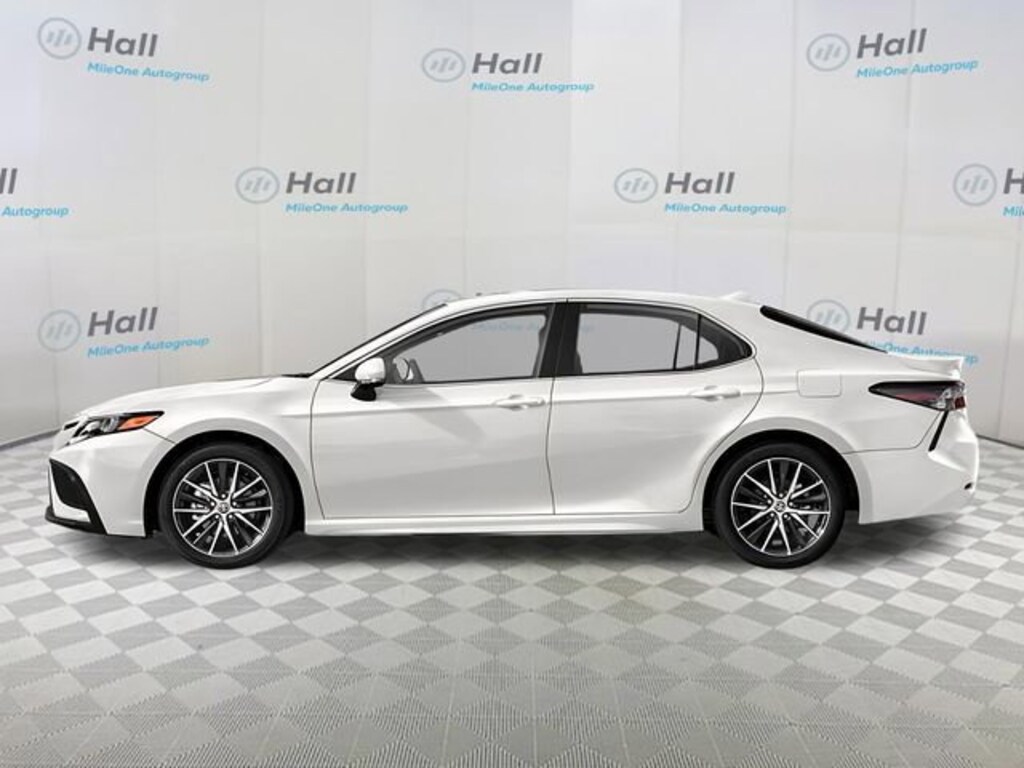 Used 2023 Toyota Camry SE Sedan