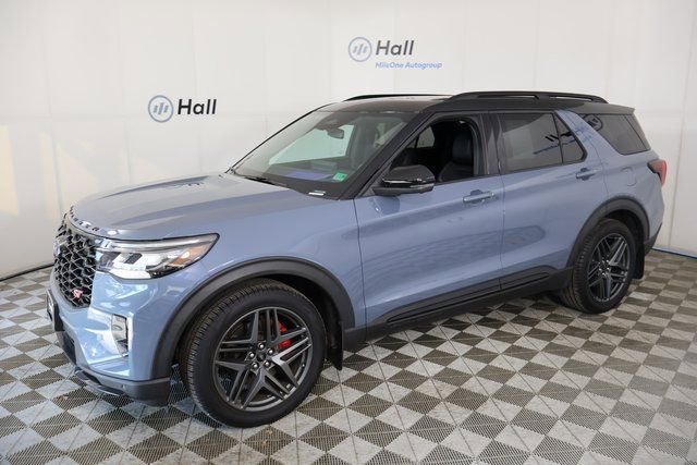 2025 Ford Explorer ST's photo