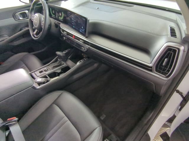 2025 Kia Sorento S - Photo 25