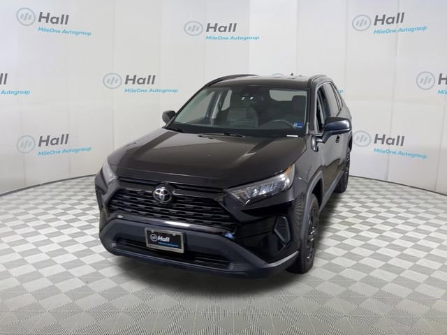 2021 Toyota RAV4 LE AWD's photo