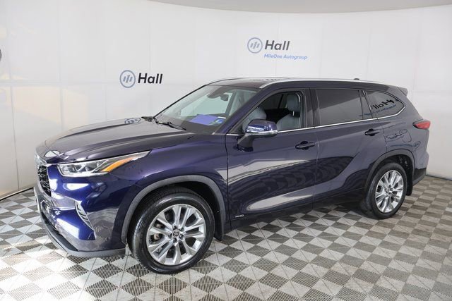 2022 Toyota Highlander Limited's photo