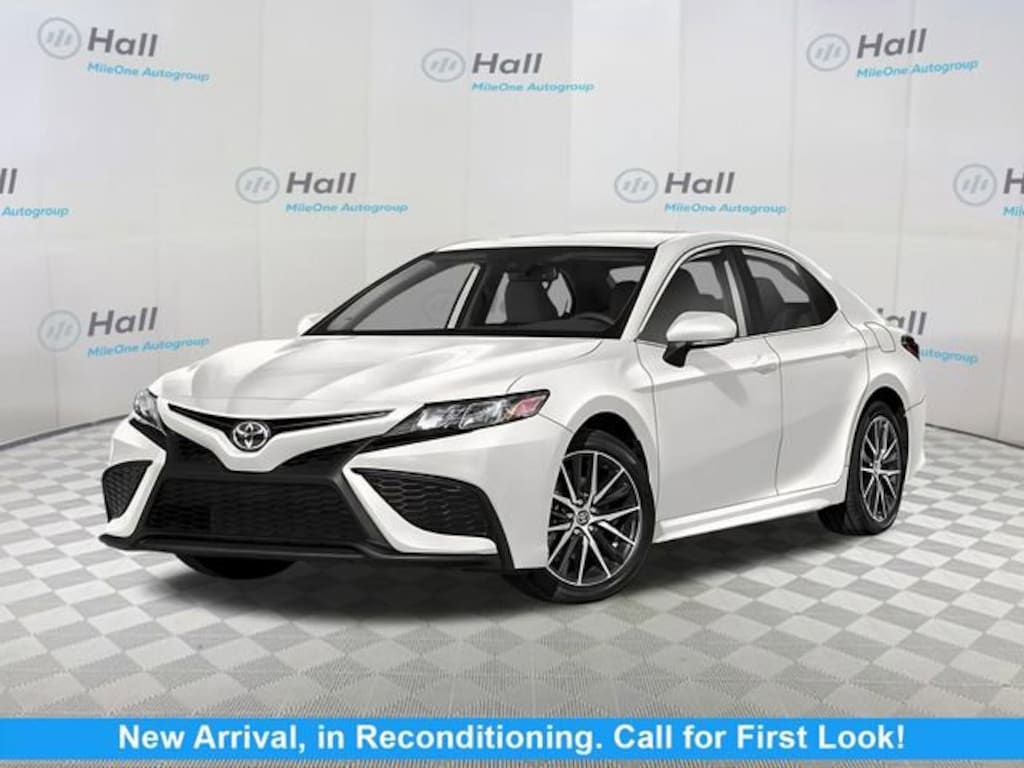 Used 2023 Toyota Camry SE Sedan