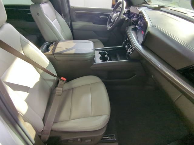 2025 Chevrolet Suburban LT - Photo 26