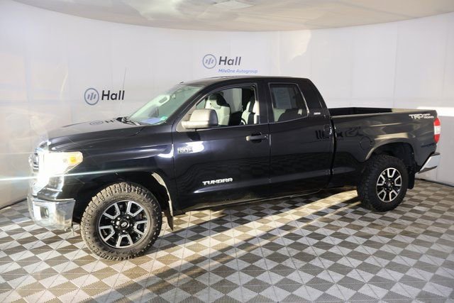 2017 Toyota Tundra SR5's photo