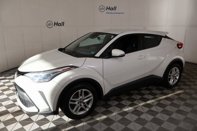 2021 Toyota C-HR LE's photo