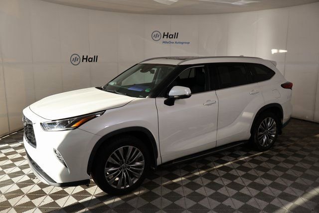 2020 Toyota Highlander Platinum's photo