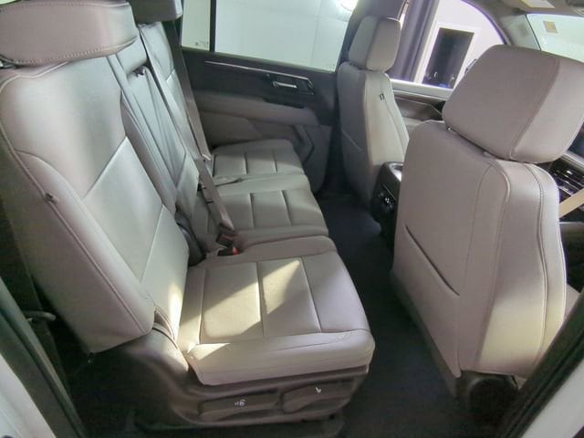 2025 Chevrolet Suburban LT - Photo 24