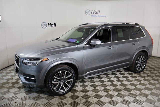 2017 Volvo XC90 Momentum's photo