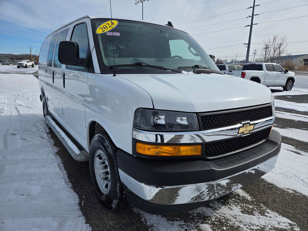 2024 Chevrolet Express 2500 Work Van HD's photo