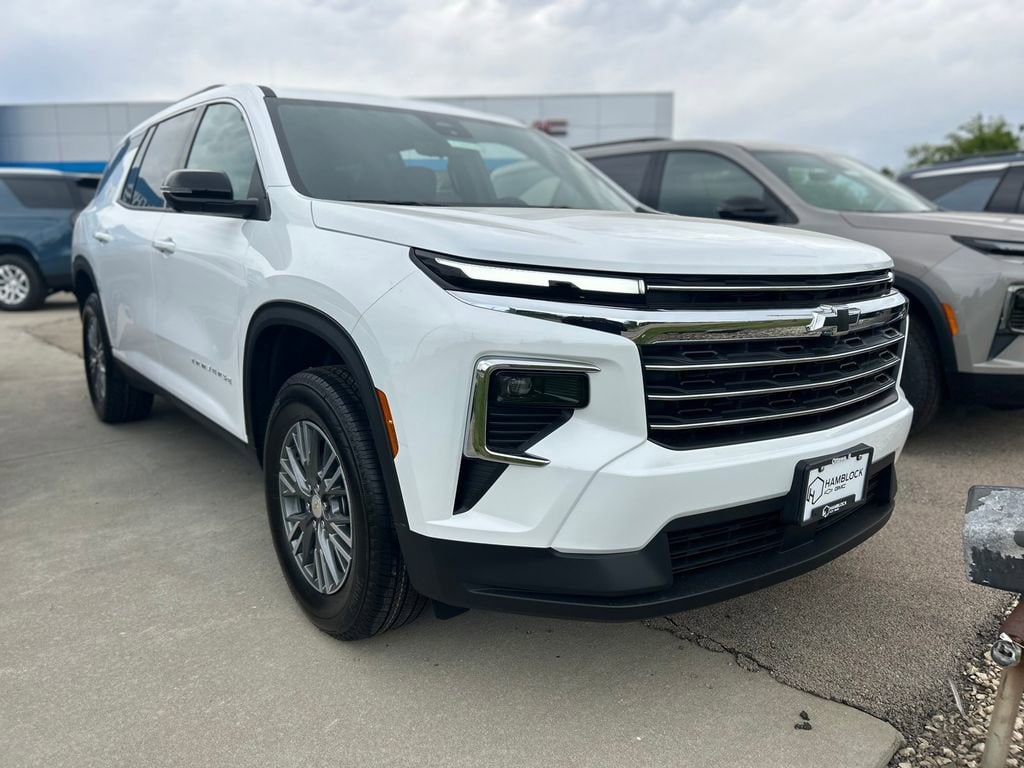 2026 Chevrolet Traverse FWD LT's photo