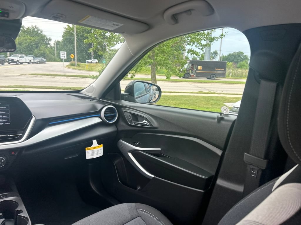 2026 Chevrolet Trax LS - Photo 29