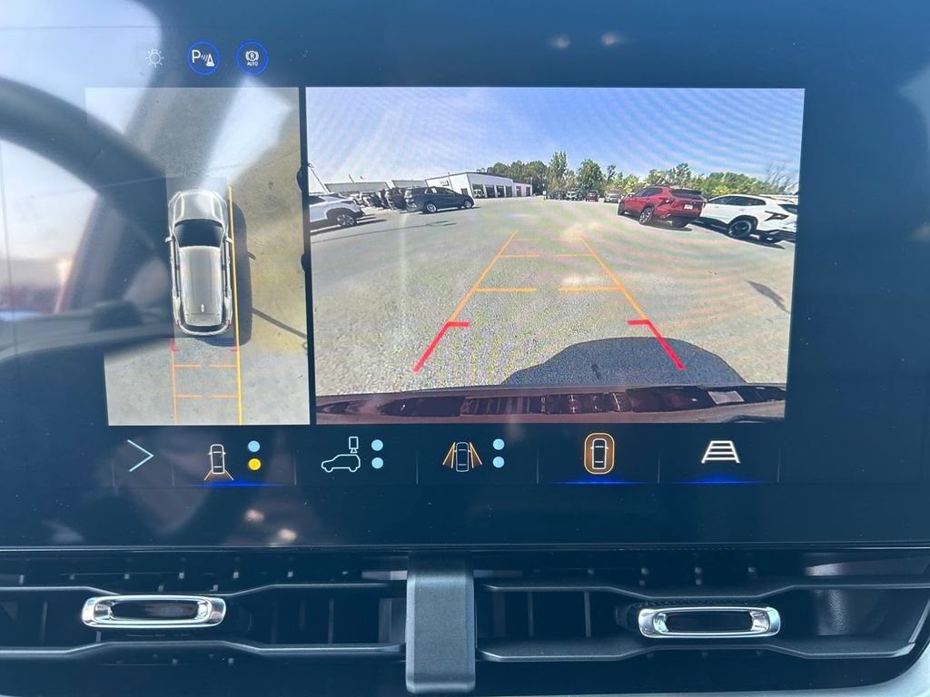 2027 Chevrolet Equinox LT - Photo 16