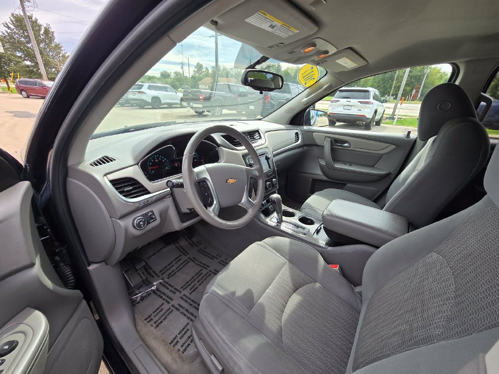 Used 2017 Chevrolet Traverse 1LT with VIN 1GNKRGKD4HJ275908 for sale in Ottawa, IL