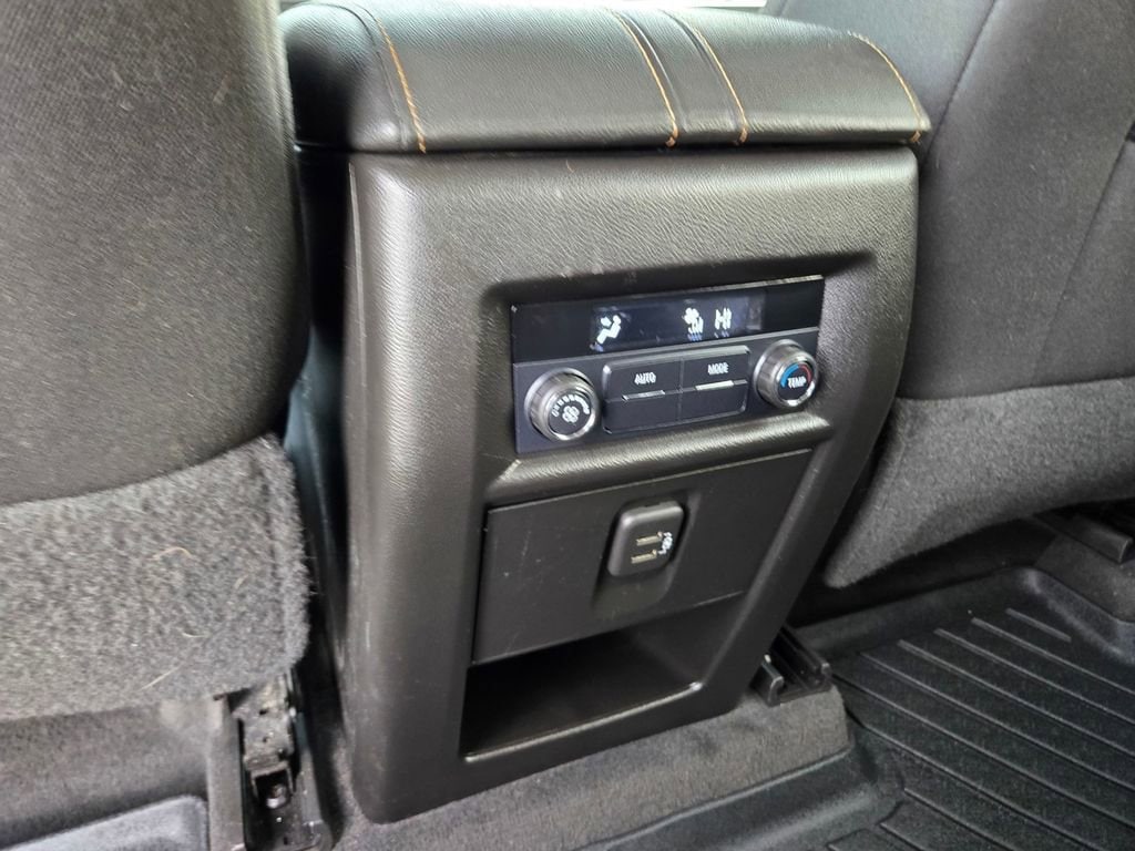 2019 Chevrolet Traverse 1LT - Photo 29