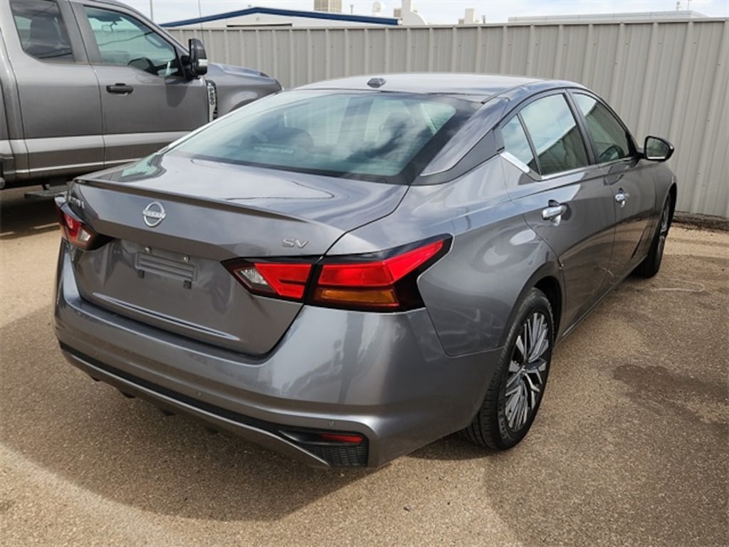 Used 2024 Nissan Altima 2.5 SV Sedan