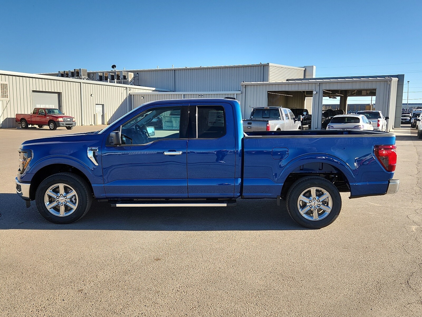 2025 Ford F-150 XLT photo 2
