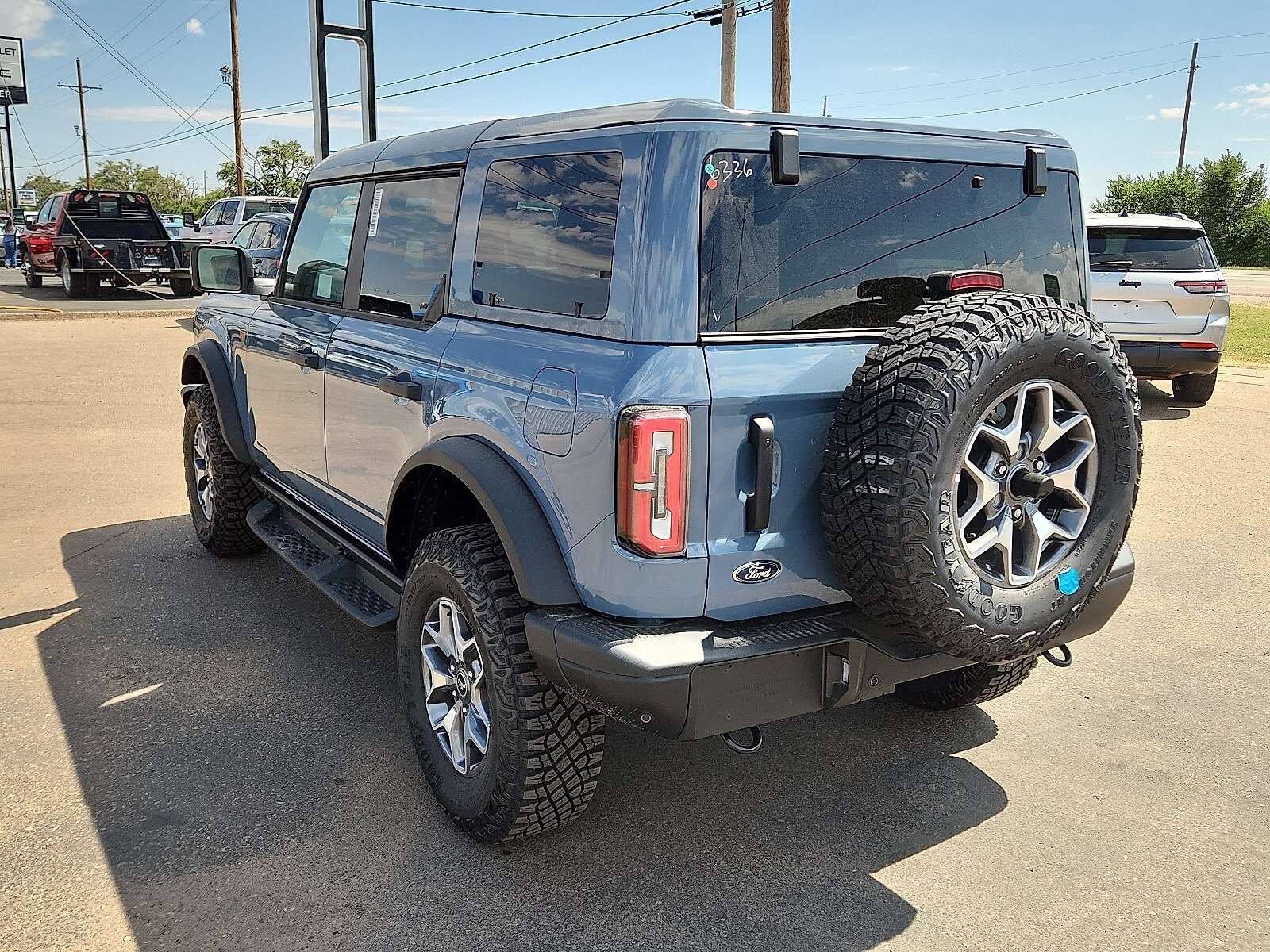2025 Ford Bronco Badlands photo 2