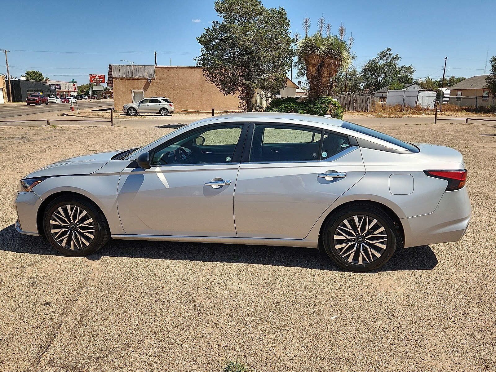 2024 Nissan Altima 2.5 SV photo 2
