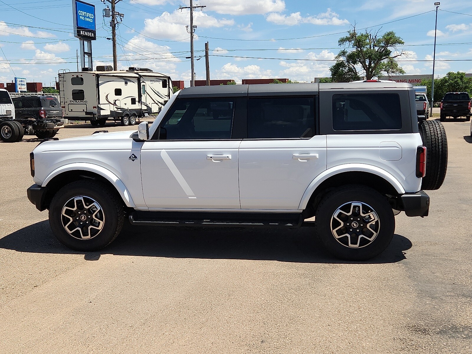 2025 Ford Bronco Outer Banks photo 2