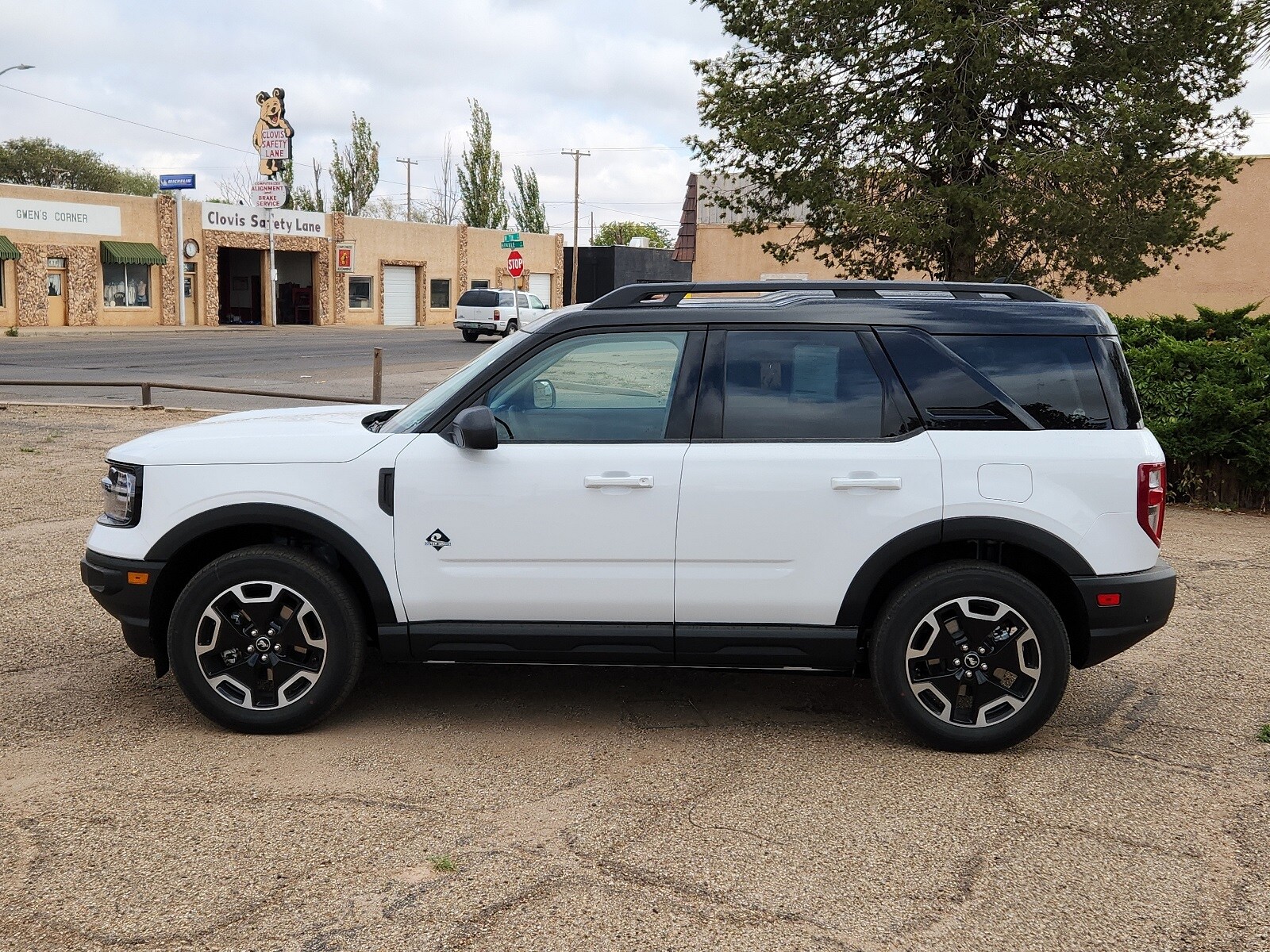 2024 Ford Bronco Sport Outer Banks photo 2